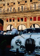 Expo de voitures anciennes sur la piazza Maggiore