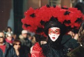Quelques costumes qui rappelent le carnaval de Venise.